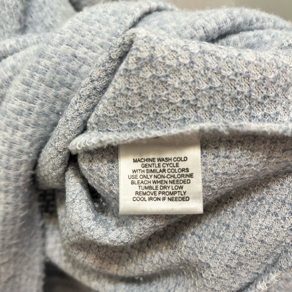 French Laundry buttoned shoulder Sweater in light blue Size Large - Picture 5 of 5
